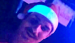 Natal cheio de tesão com milf gostosona e saymon fitness gozando farto no red