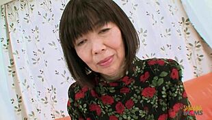 Fingering and fucking the mature asian who craves this intense pleasure