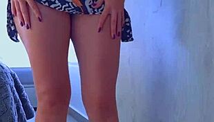 Watch this desi college girl masturbate under her skirt