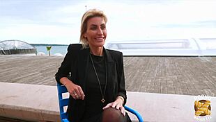 Anouk, 30, the psychologist expert in cocks.