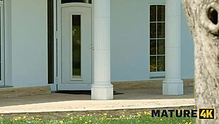 Mature4K Living Vibrator D-Effect