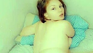 redbaby999 shakes her big ass for the horny camera