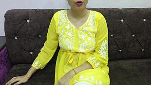 Little 18+ Fingers Make Pussy Cum in Hindi Audio