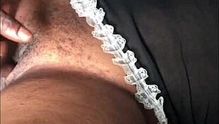 Moje ženina malá 18+ sestra mě svádí