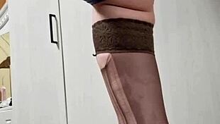 Teen Elza Kom's Story