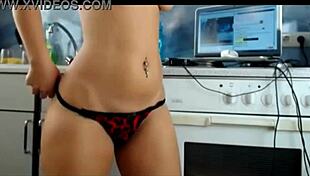 Sexydea recalls teasing in kitchen with g-string and twerking