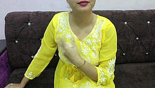 Little 18+ Fingers Make Pussy Cum in Hindi Audio