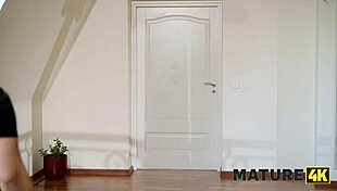 Mature4K Living Vibrator D-Effect