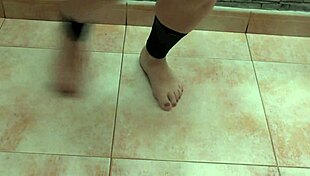 Sexy feet dancers perform enticing routines