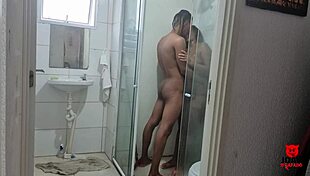 Mary Bombom sucks and fucks in bathroom with João 😈