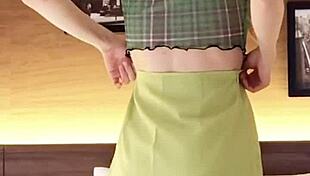 japanese beautiful girl shows off her navel-baring outfit