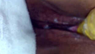 S woman uses sextoy for cream pie. Orgasmo masturbate session.