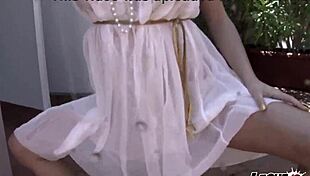 Watch Me Pound Damaris's Ass and She Takes a Fist in Her Anus?