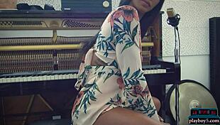 harley dean shows big booty ebony