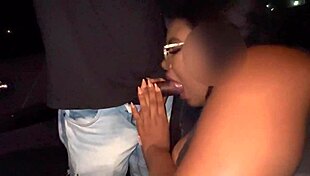 esposa adora beber leitinho de desconhecidos no publico, gozando com estranhos