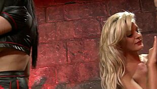 Dominant sensual jane enjoys friends pleasing her