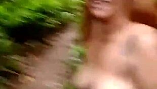 Chupando a rola mucha do guia, cum on tits in forest teasing! 😏