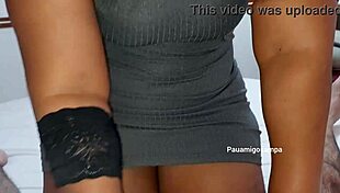 gostosa fazendo um carinho no meu pau na punheta