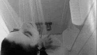 I encountered sexy psycho shower girl