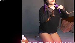 Bonneyuwu - 14 09 Argentina Puta Se Masturbaa En La Cama Con Un Dildo Transparente