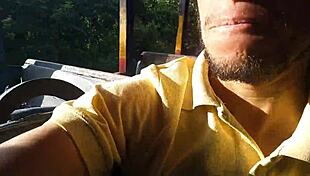 las nuevas formas de ligar en un bus un desconocido me toca las nalgas mientras viajo al campo a visitar a mi marido yo me puse sucia y terminamos haciendo locuras