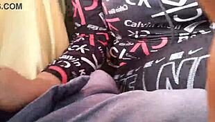 las nuevas formas de ligar en un bus un desconocido me toca las nalgas mientras viajo al campo a visitar a mi marido yo me puse sucia y terminamos haciendo locuras