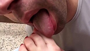 Funny blowjob with a transsexual housewife 😏