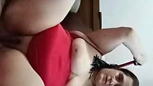 cuando estoy sola en casa disfruto como una perra masturbandome