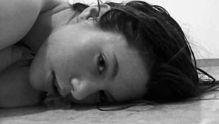 I encountered sexy psycho shower girl