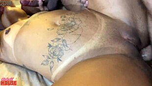 Morena ninfoman�aca convida 3 caras para uma suruba na casa dela !!