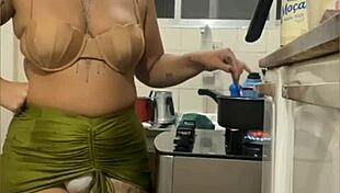 Young Girl Flashes Swollen Pussy In Kitchen Live.