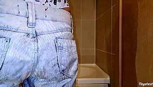 Cheating wife loves rough fisting in luxury room