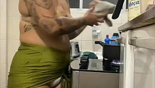 Young Girl Flashes Swollen Pussy In Kitchen Live.