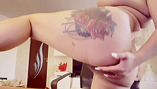 Naked big tits blonde pussy and ass masturbate