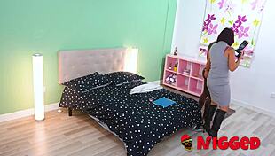 The hottest secretary sandra v gives a novice a review 😏