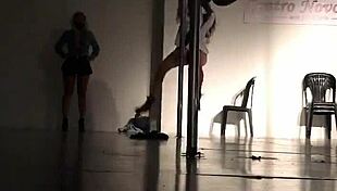 doctorita argenta hace pole dance 😍