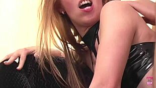 Guys give two sluts double penetration in a fantastic foursome 😈