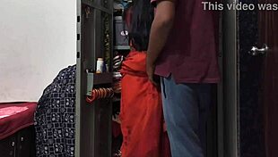 नौकरानी अलमारी साफ कर रही थी तभी उसका ऑनर आकर छोड़ दिया