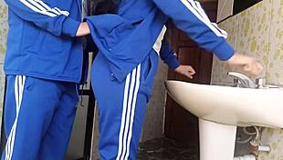 Grabando Colegiala Rapidin En Baño Escuela