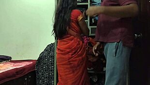 नौकरानी अलमारी साफ कर रही थी तभी उसका ऑनर आकर छोड़ दिया