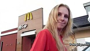 Amateur Teen Couple Squirts Wet Pussy in Car Webcam