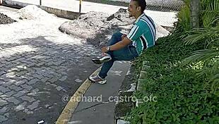 vazou na net novinha de 18 anos � flagrada chupando ator porno no �nibus