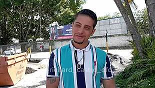 vazou na net novinha de 18 anos � flagrada chupando ator porno no �nibus