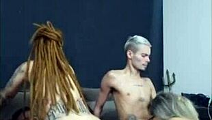 a ruiva de dread sat on my friend while his wife sucked me