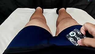 Flagrei Esposa Usando Brinquedo por Pau Pequeno