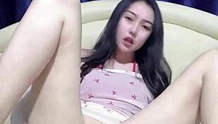 hey japanese babe squirts hard while masturbating 💦😩