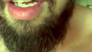 chantagem... se nao chupar meu pau eu mostro pro seu namorado!!