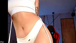 latina camgirl performs live show