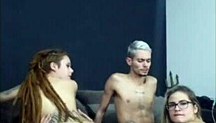 a ruiva de dread sat on my friend while his wife sucked me