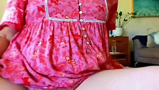 Mature wife flashes her big plump shaved meaty cunt